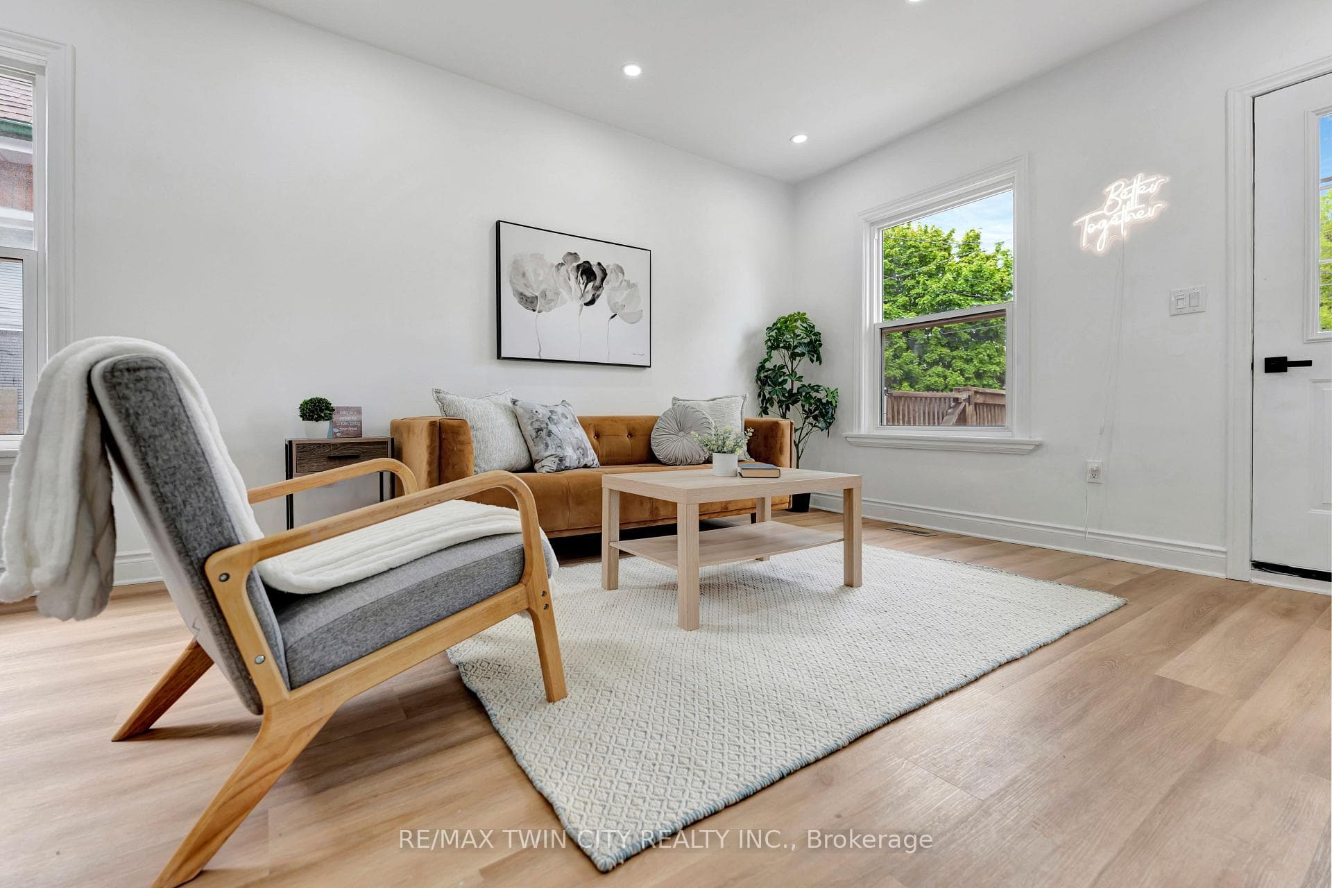 321 Sheridan Street photo 8