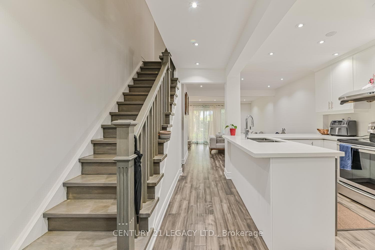 743 Steeles Avenue Unit 34 photo 4