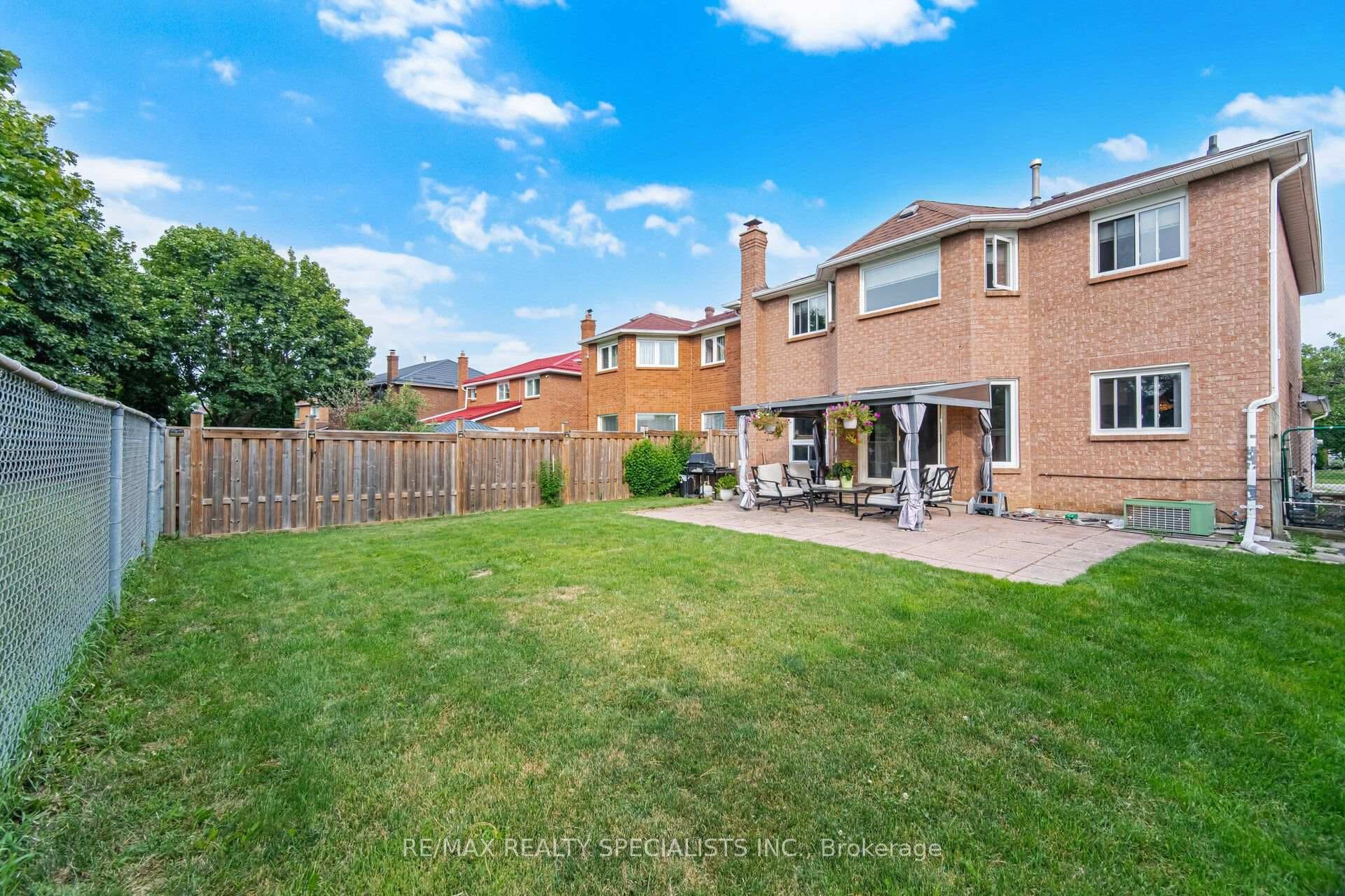 271 Nahani Way photo 32