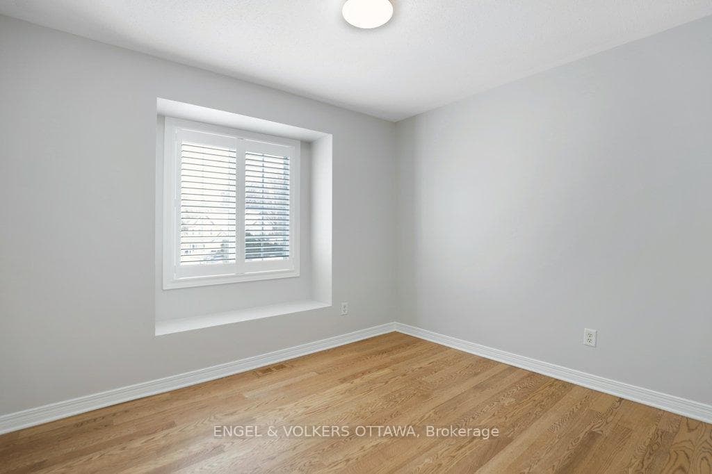 8 Mary Hill Crescent photo 33
