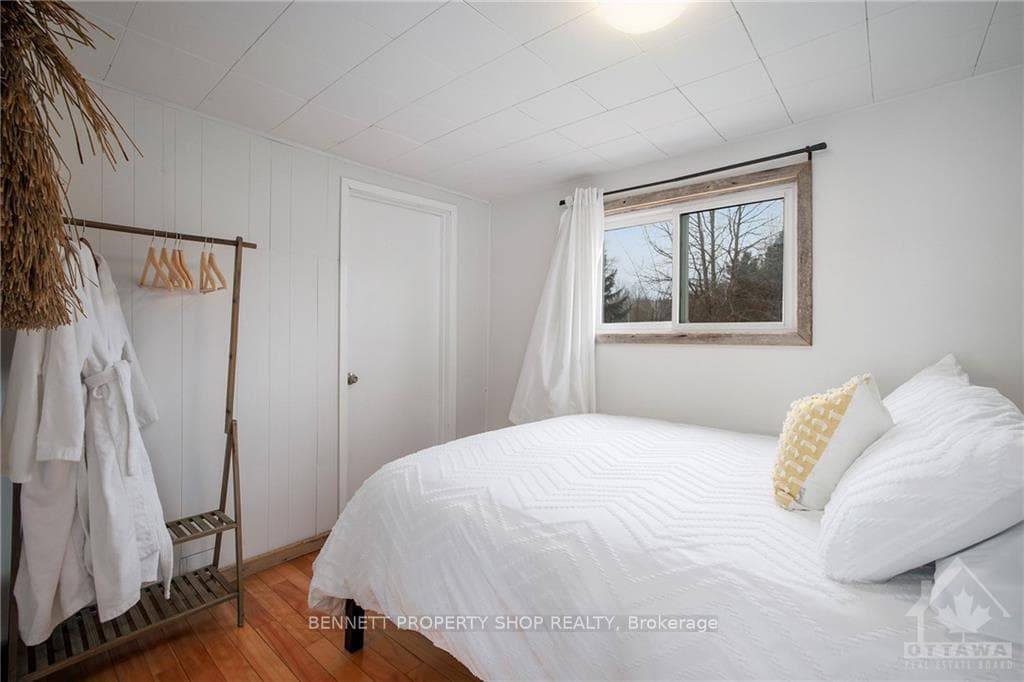 4186 RIVER Road photo 23