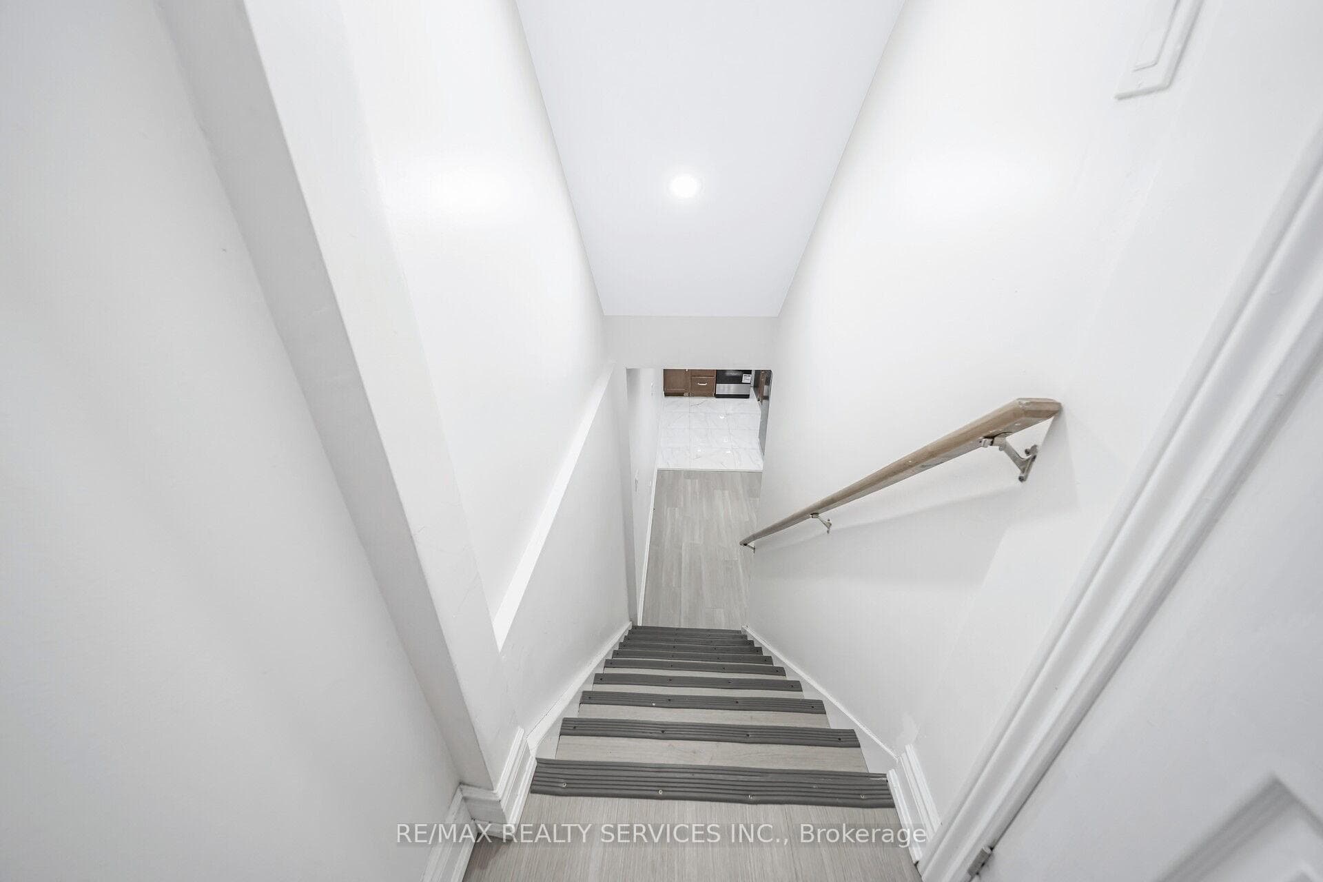 86 Summerdale Crescent photo 29