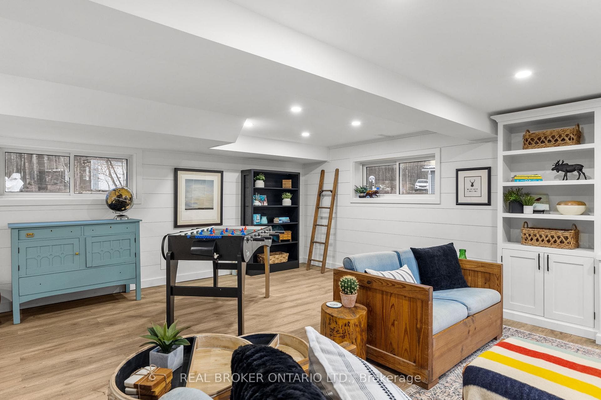 1893 Mcleod Drive photo 33