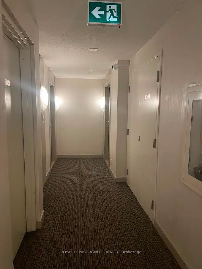 38 Lee Centre Drive Unit 2705 photo 2