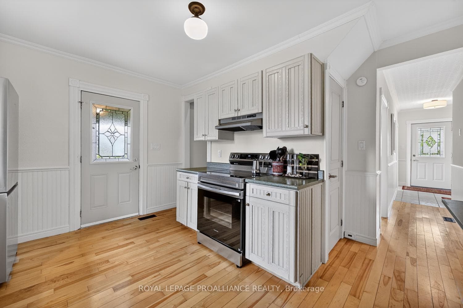 562 Prince Street photo 12
