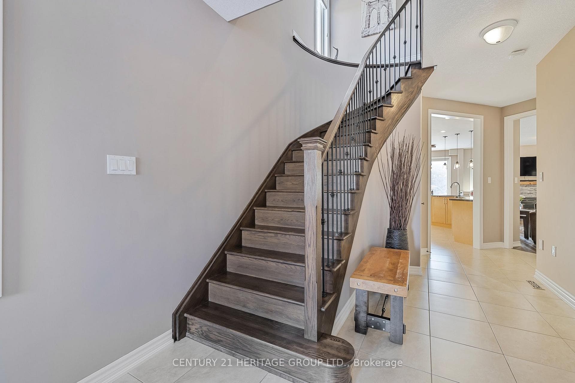 17 Walker Boulevard photo 3