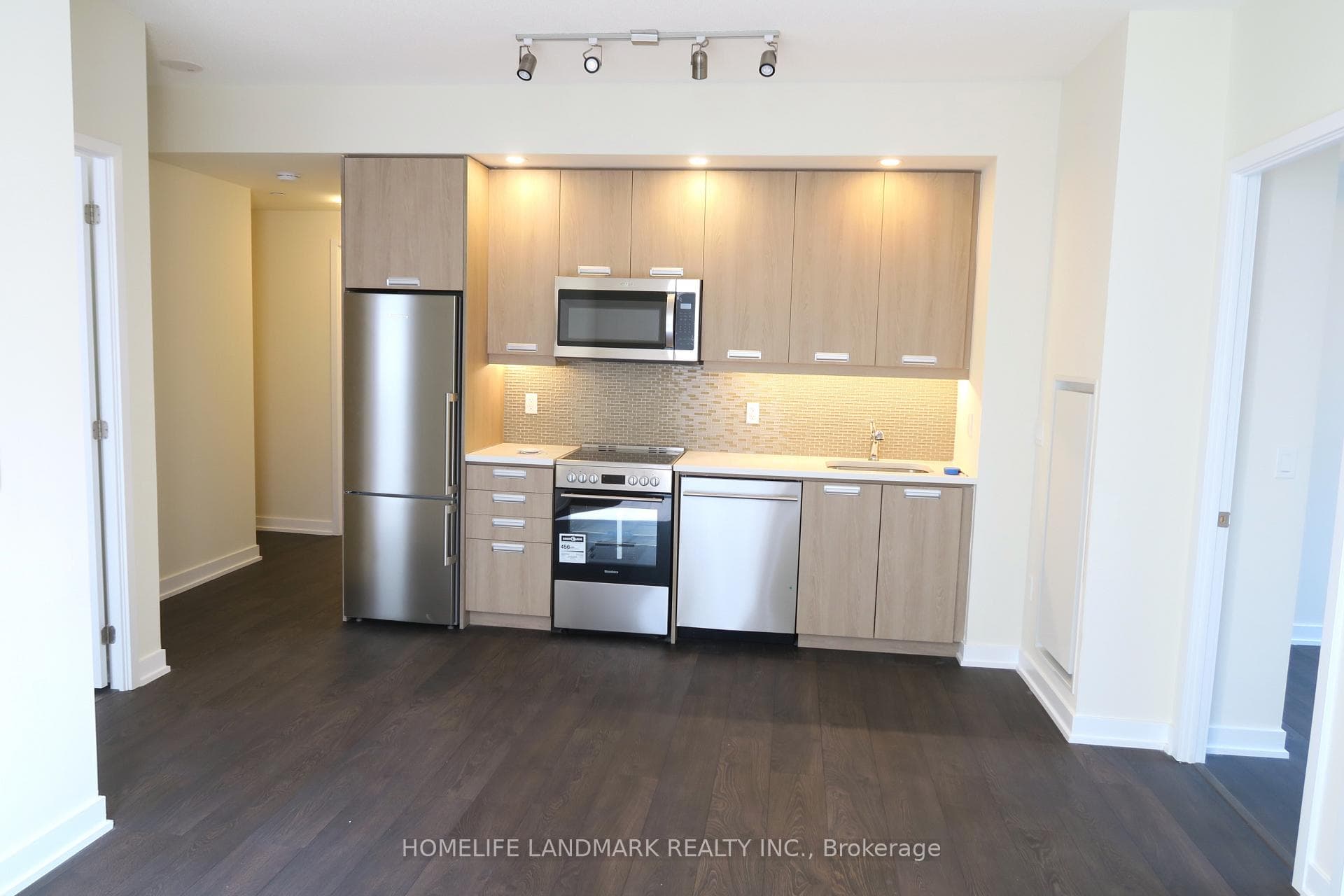 99 John Street Unit 302 photo 2
