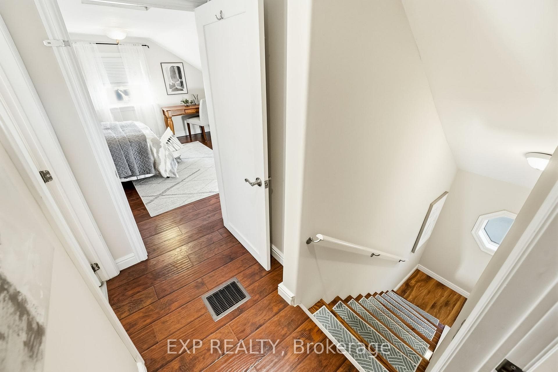 77 Westmount Street photo 23