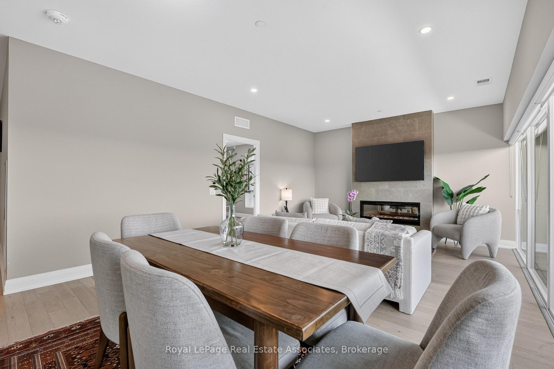 71 Wyndham Street Unit 612 photo 13
