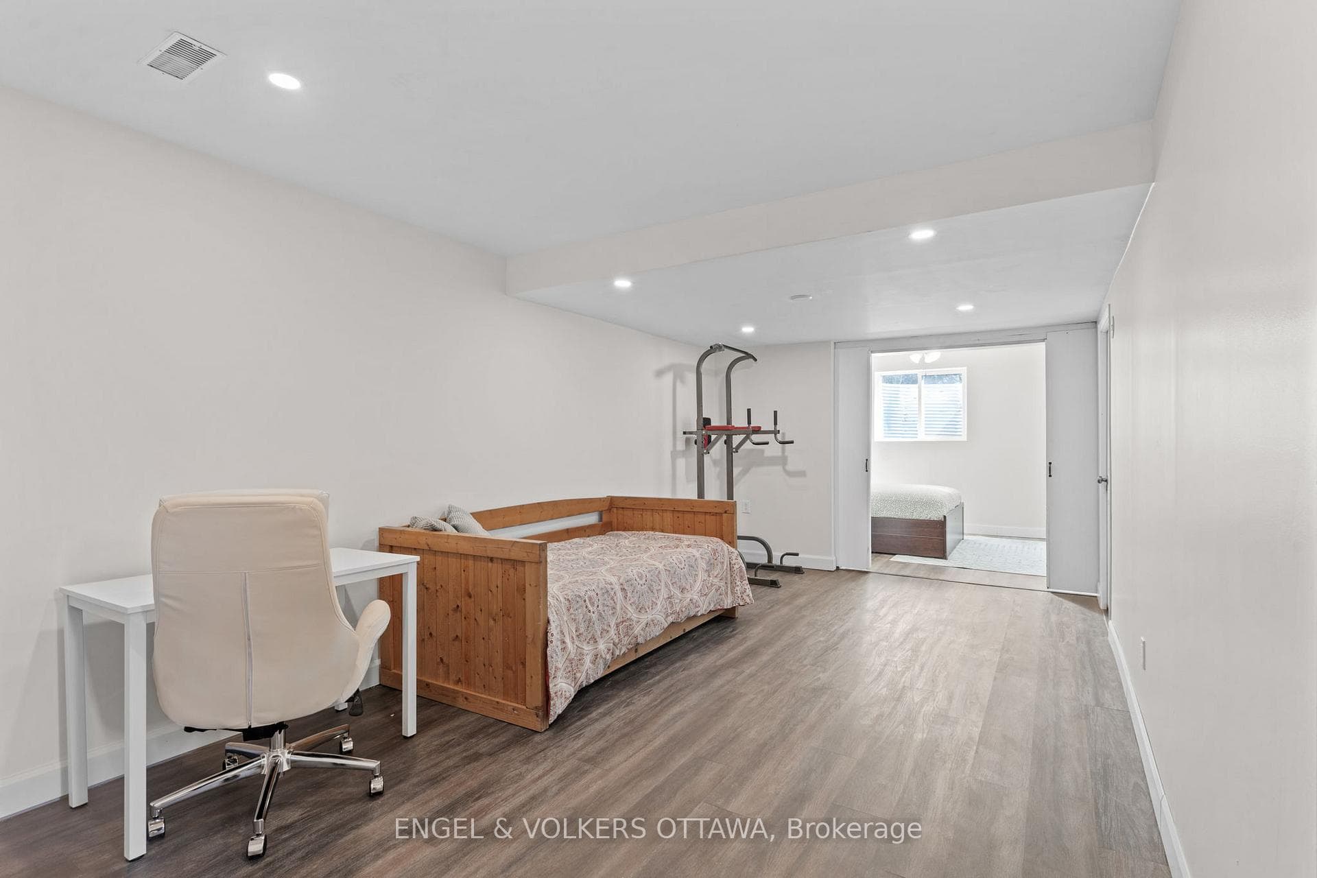 2040 York's Corners Road photo 27