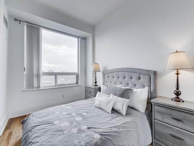 102 Bloor Street Unit 1601 photo 14