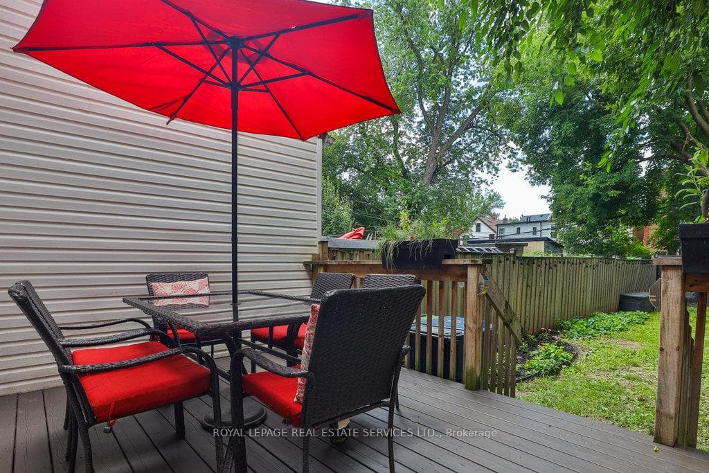 124 Coxwell Avenue photo 32