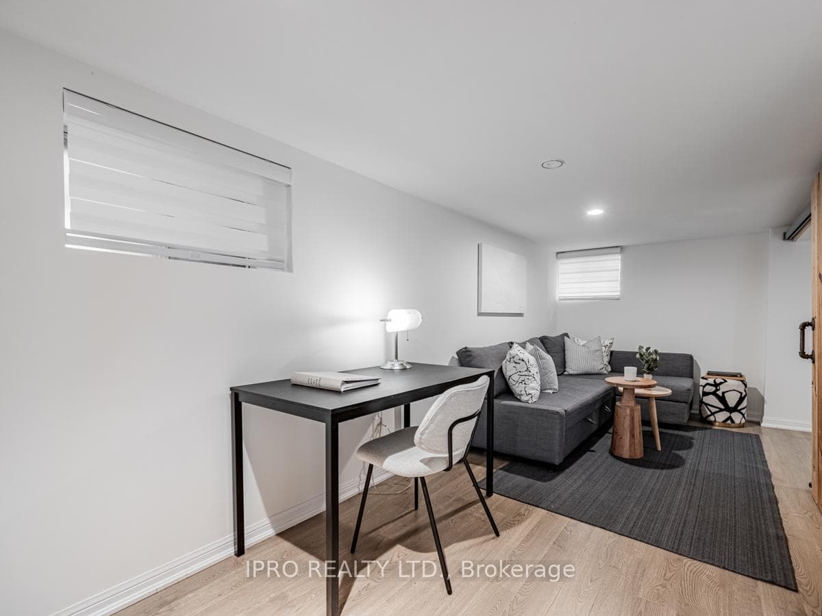 180 Chisholm Avenue photo 19