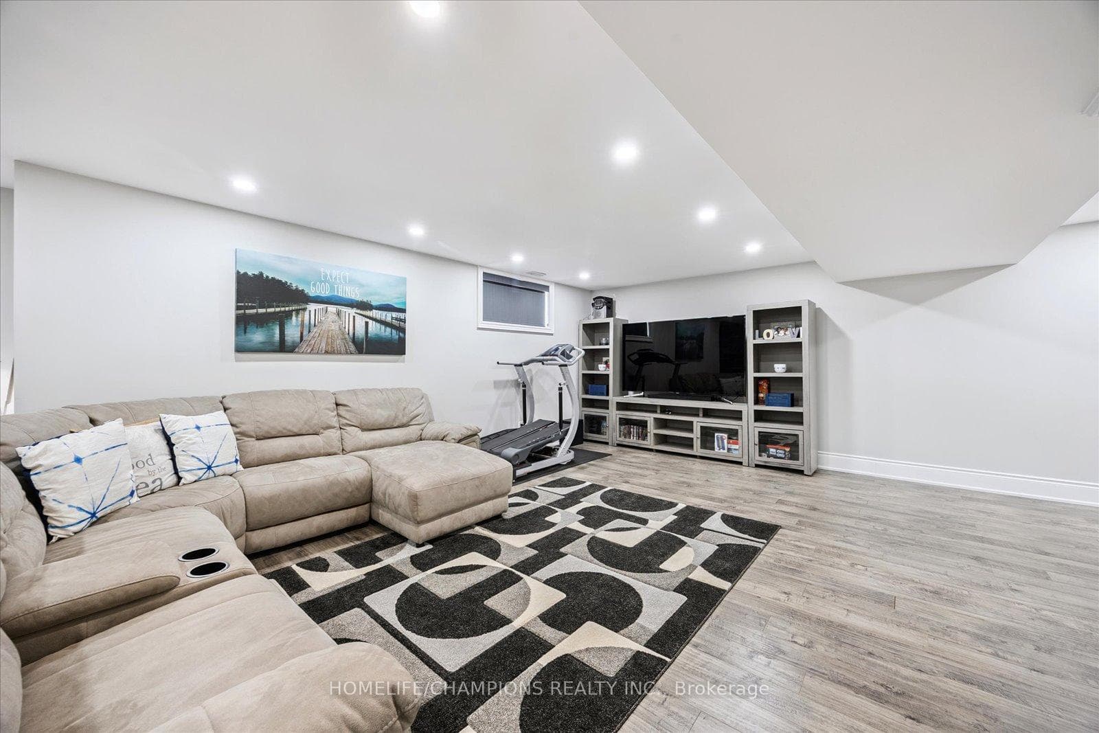 1612 Sandhurst Crescent photo 36