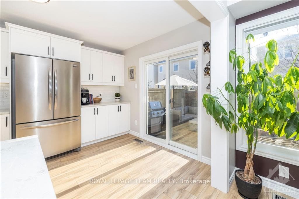 792 MAYFLY Crescent photo 11