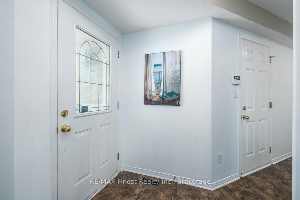 1039 Finch Street photo 18