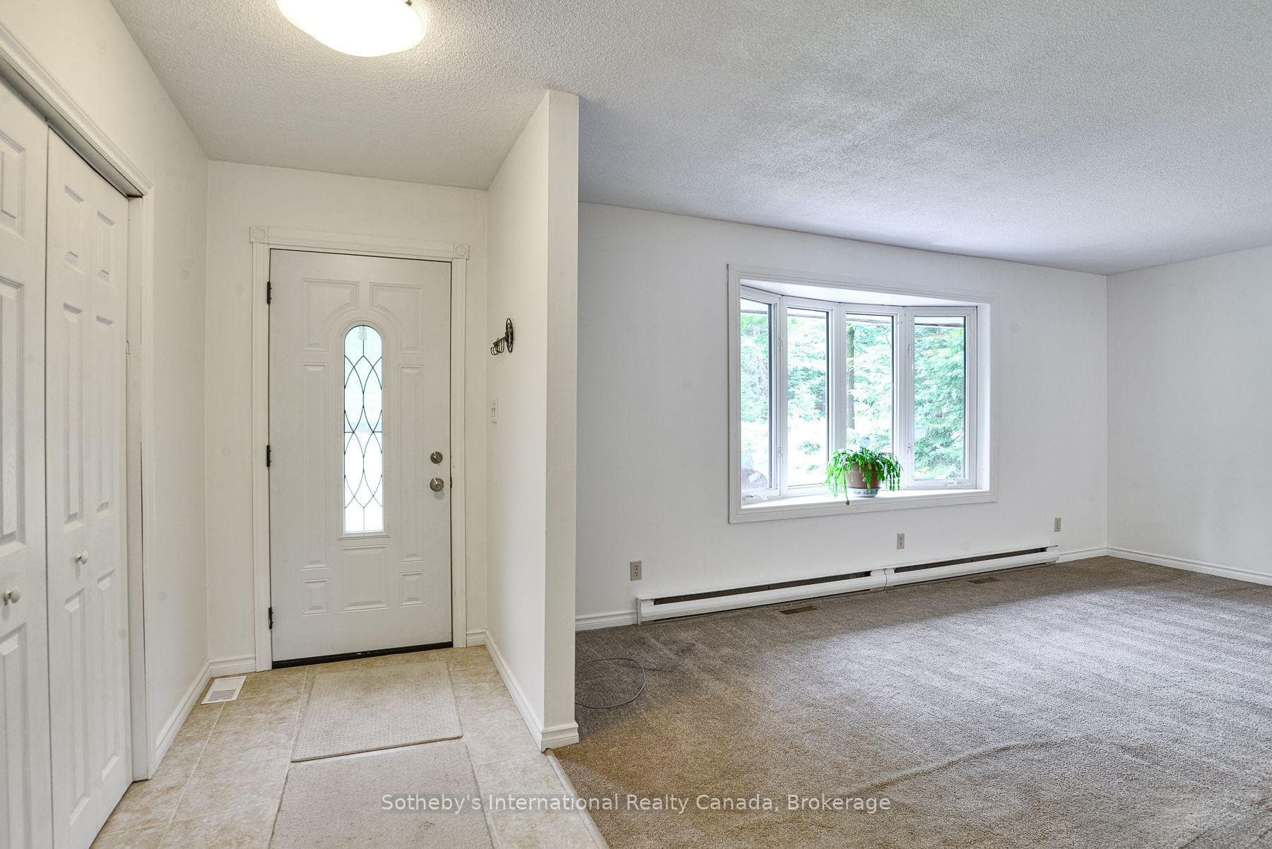 1048 Old Falkenburg Road photo 3