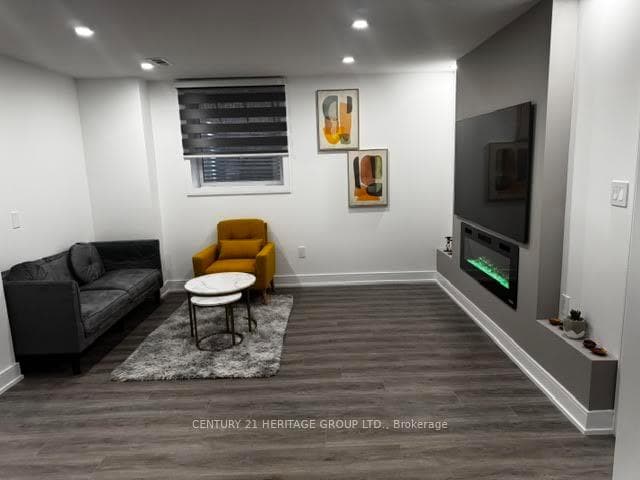 7 Larkfield Crescent Unit 2 photo 2