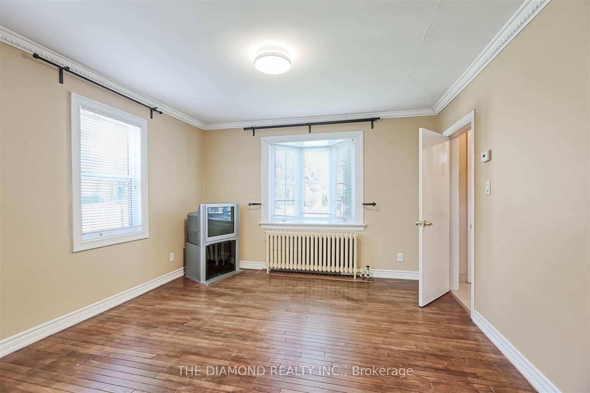 3927 Bloor Street photo 24