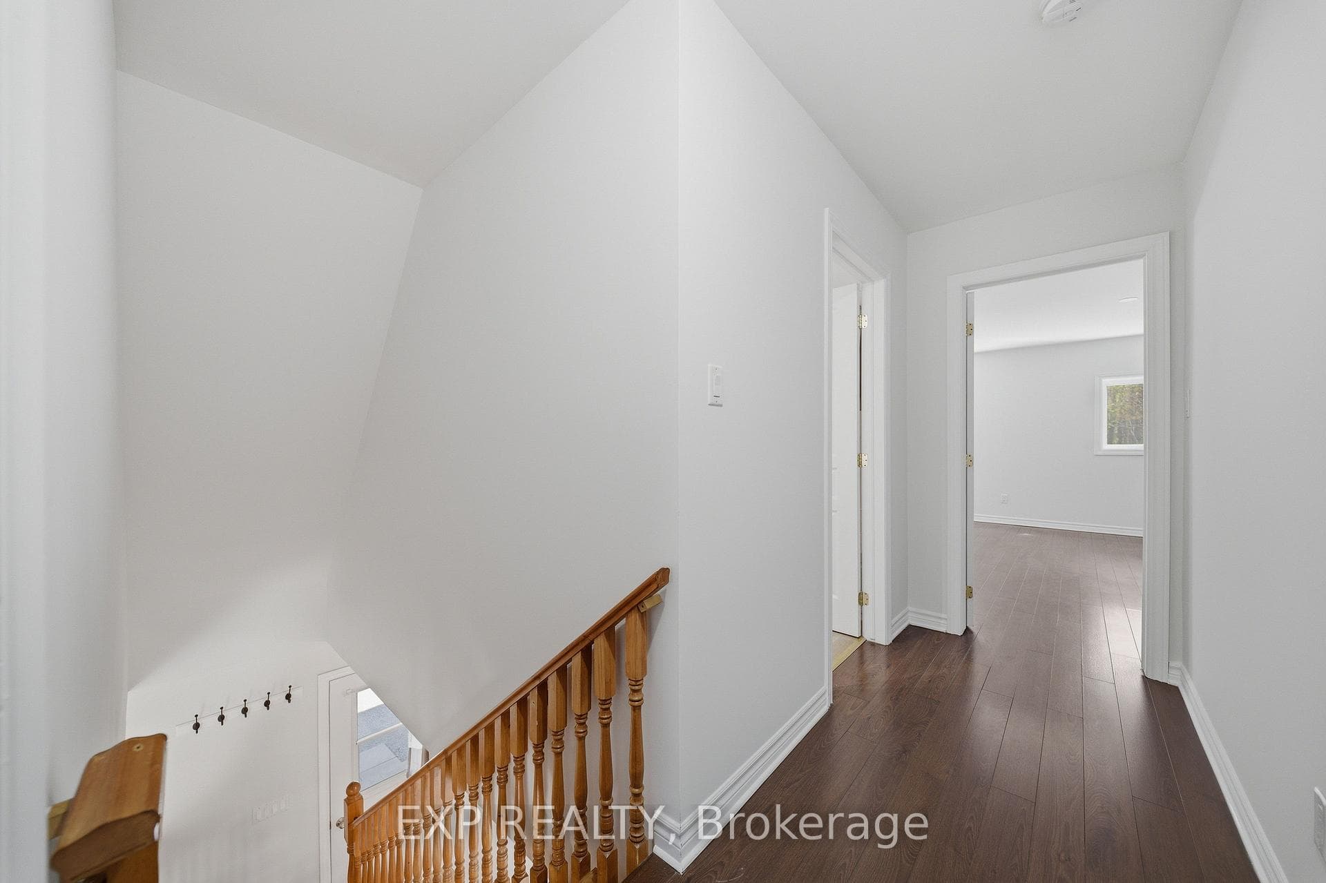 568 LAKE GEORGE Road photo 24
