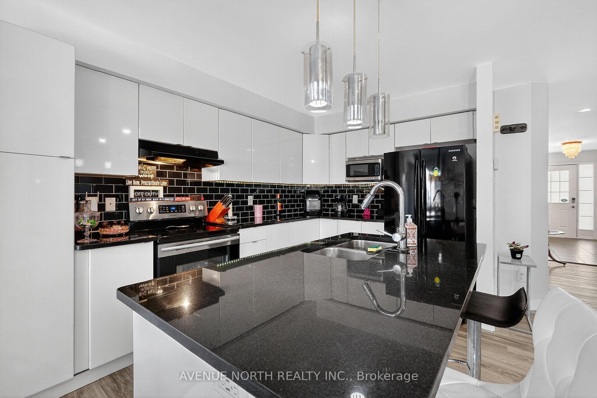 208 Kingswell Street photo 28