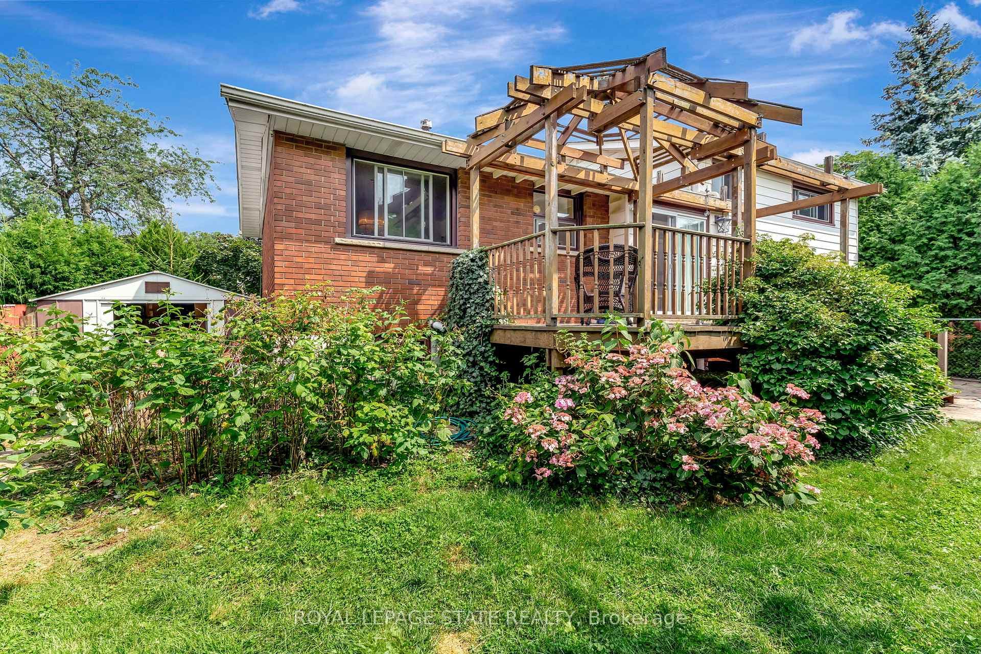 74 Hardale Crescent photo 40