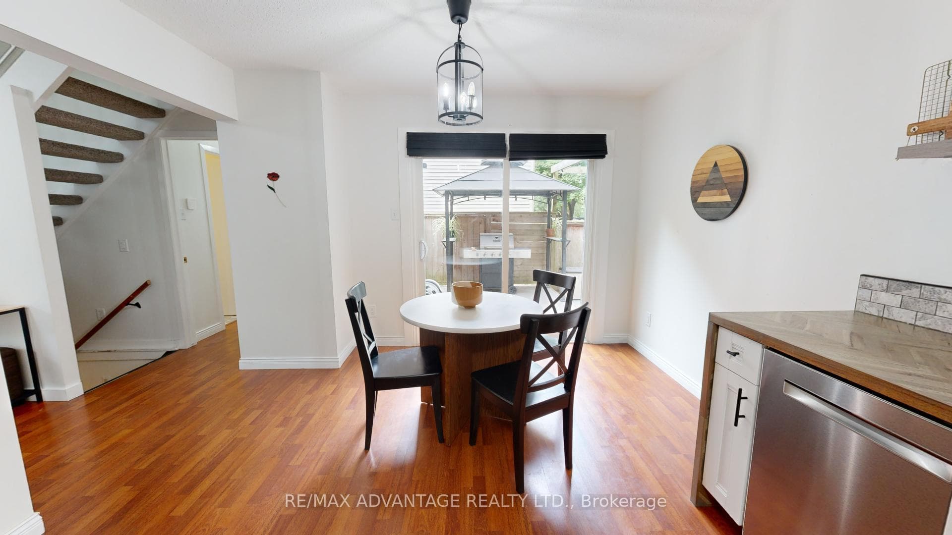 1580 Aldersbrook Road photo 11