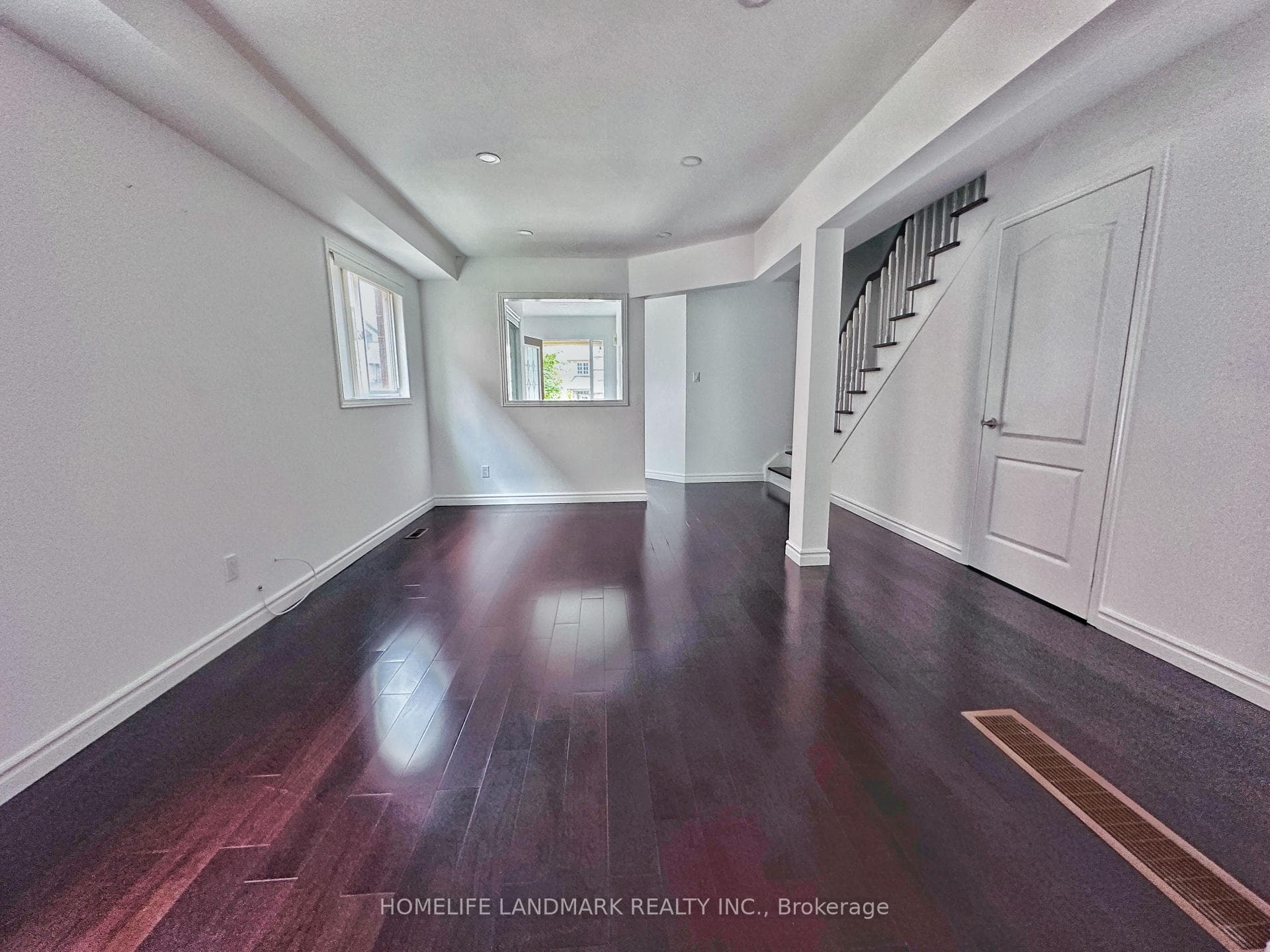 61 Marathon Avenue photo 3