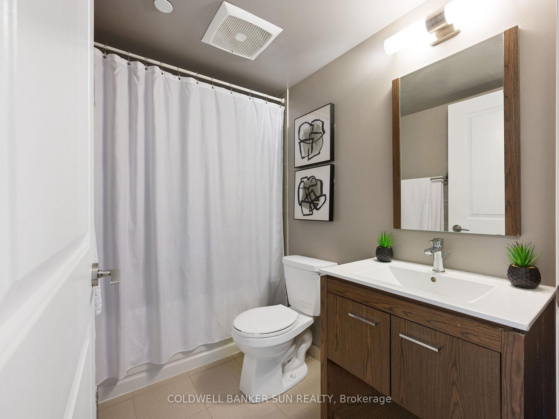 30 Meadowglen Place Unit 416 photo 19