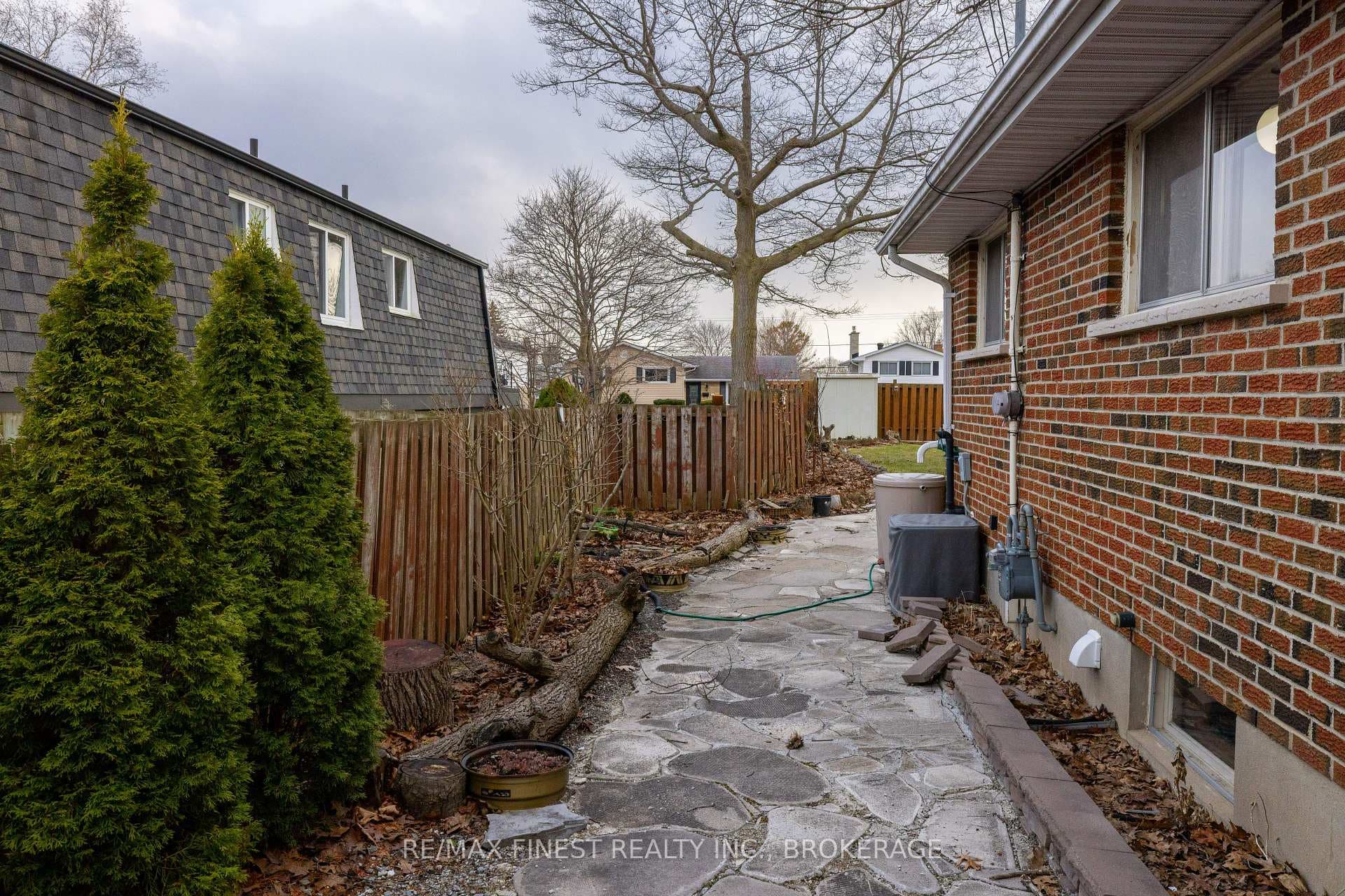 628 Stanford Street photo 4
