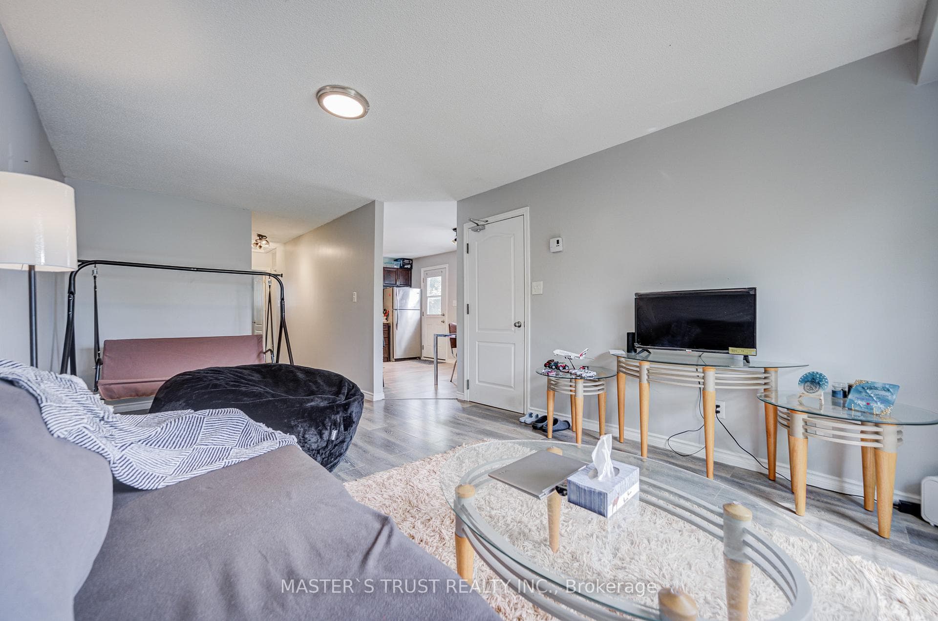 1179 Simcoe Street photo 6