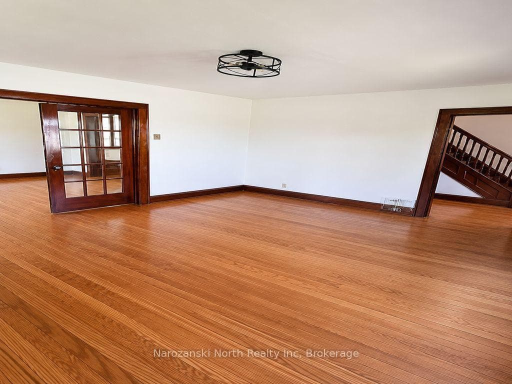 293 Elm Street photo 4