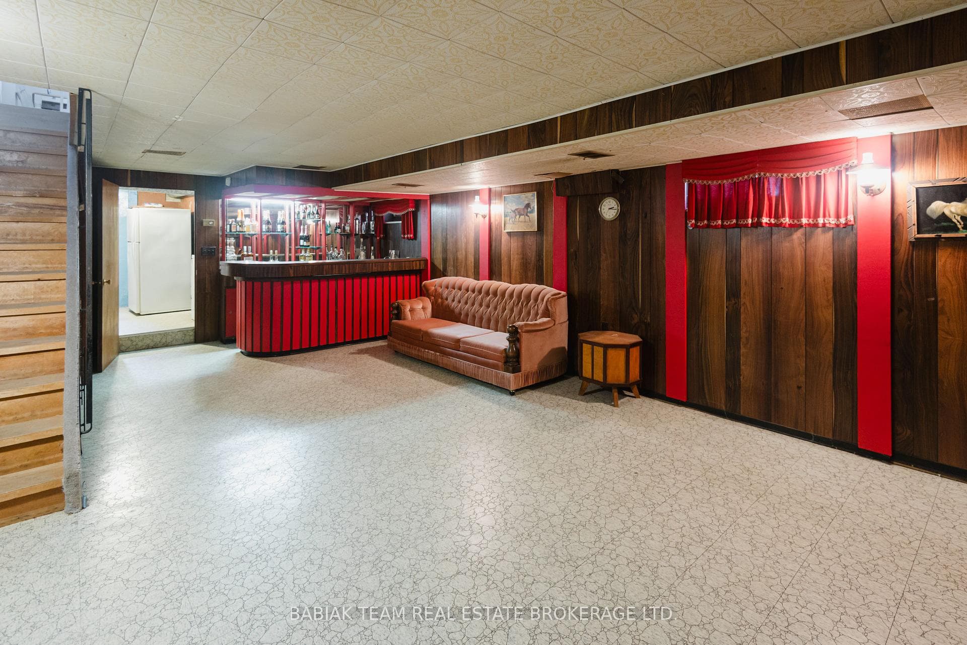 582 Runnymede Road photo 34
