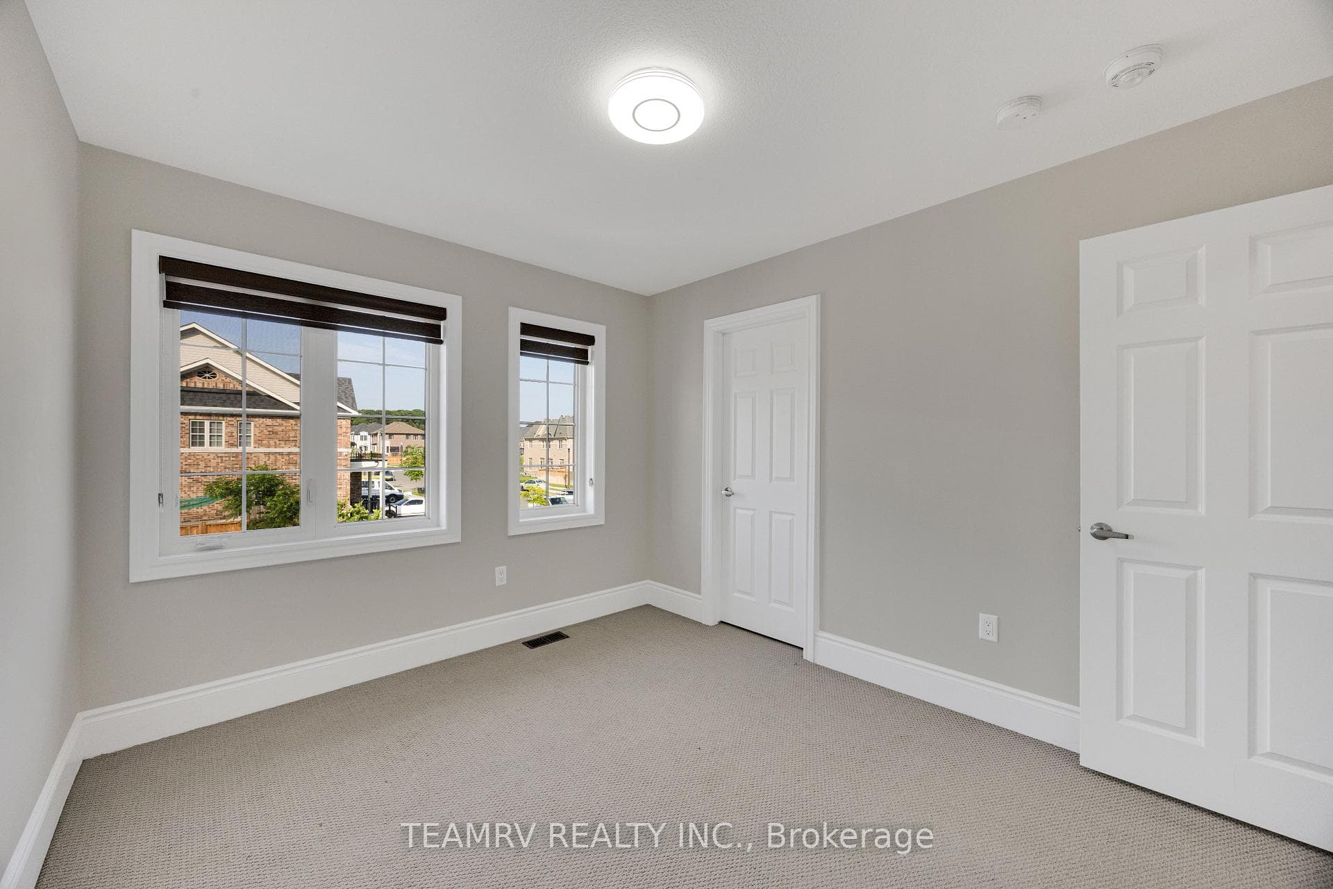 1161 Upper Thames Drive photo 38