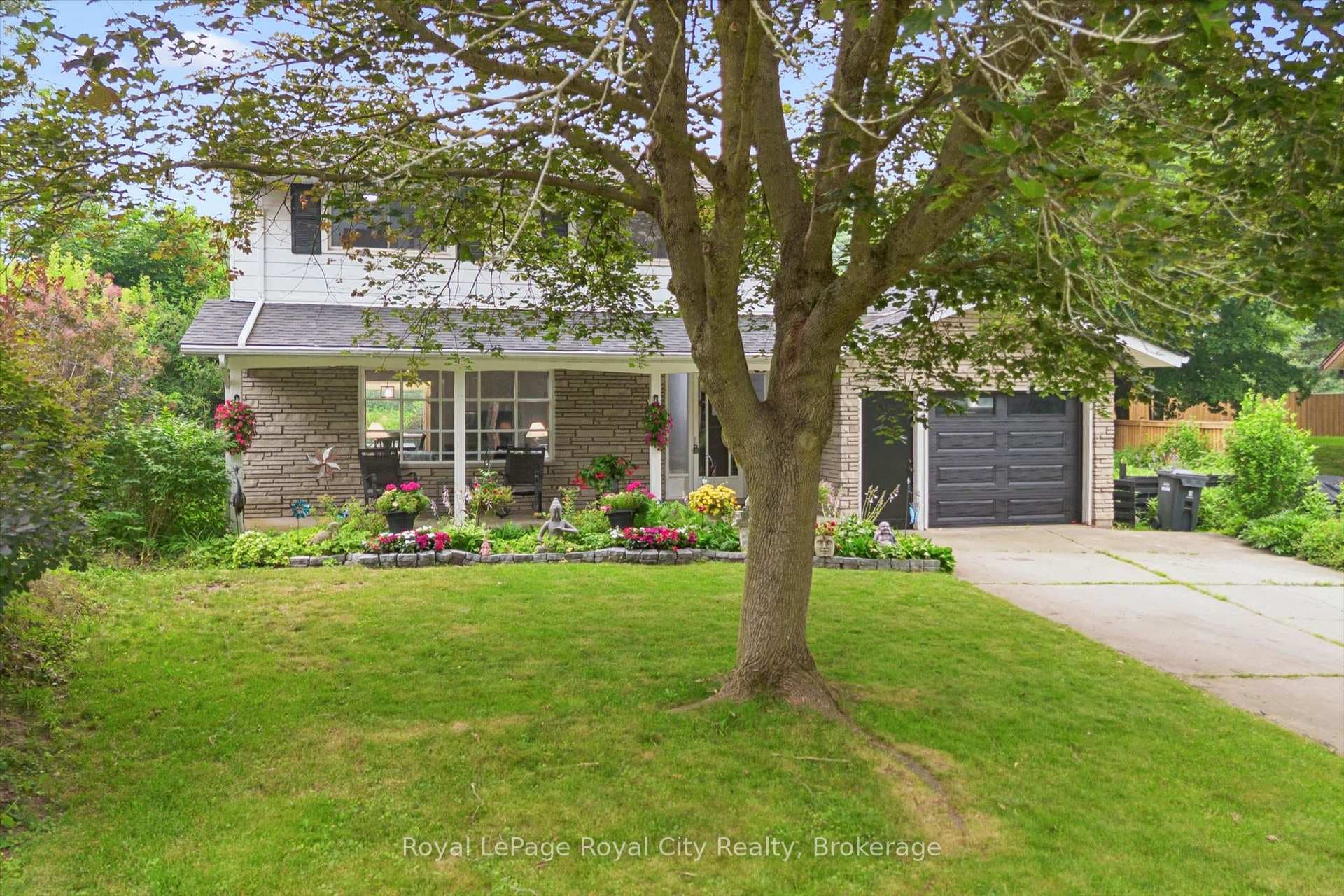 30 Westminster Avenue photo 3