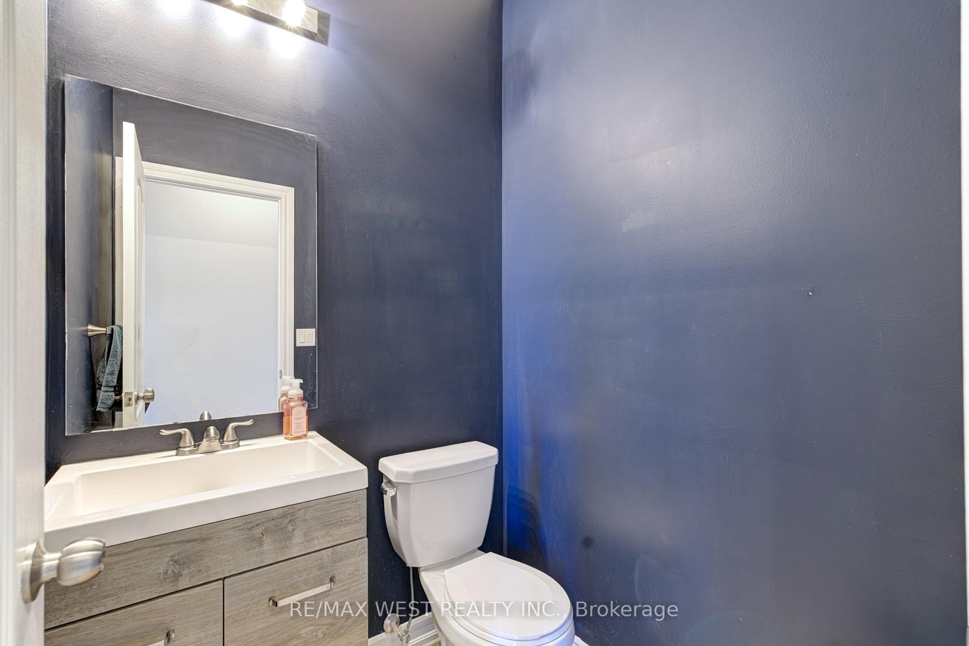 108 Decarolis Crescent photo 44