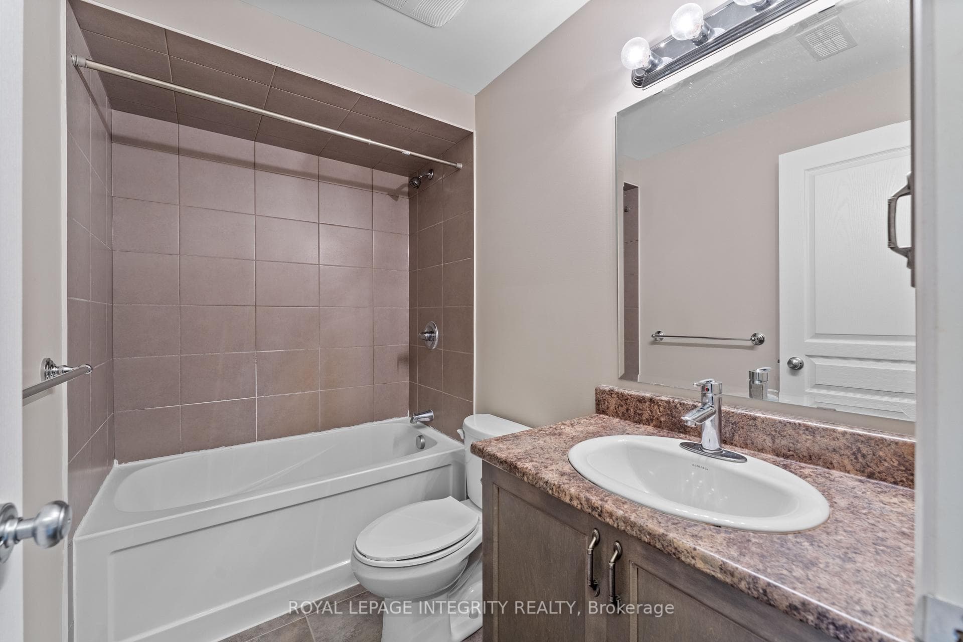 21 Tadley Private Unit F photo 22