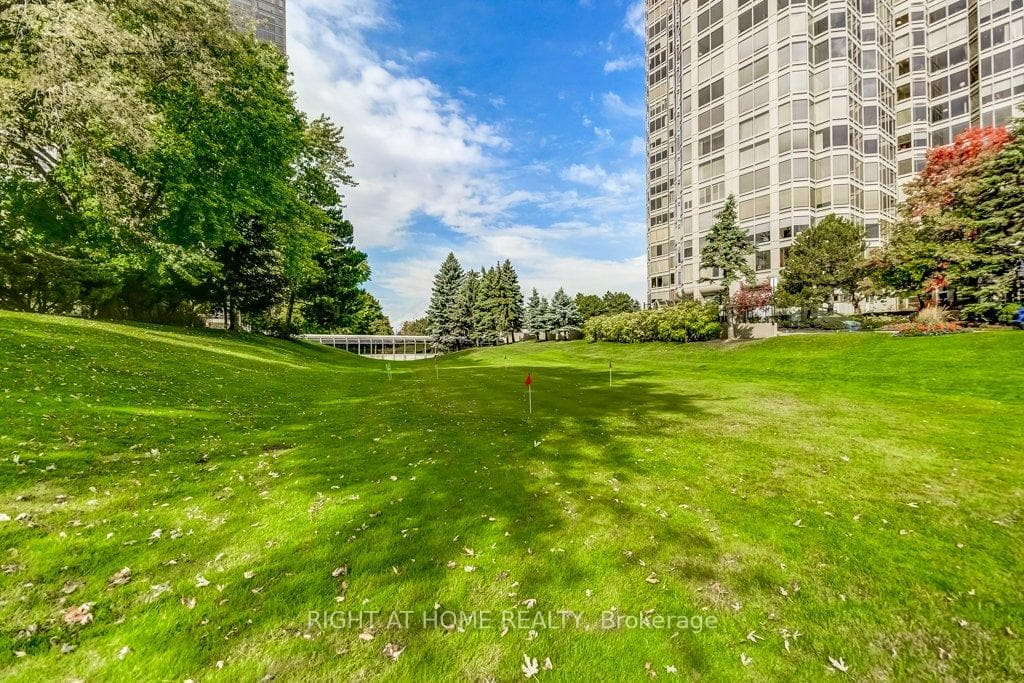 2045 Lake Shore Boulevard Unit 501 photo 23