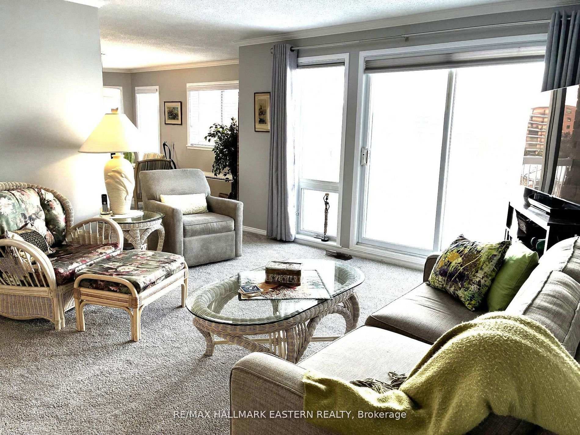 1099 Clonsilla Avenue Unit 304C photo 9