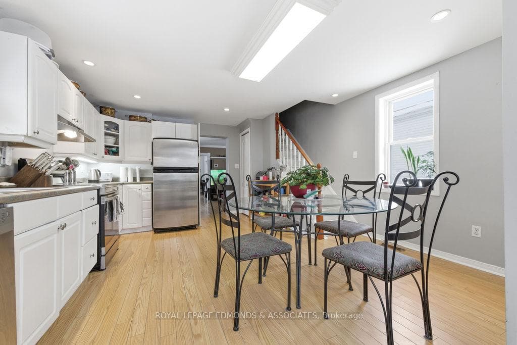 408 Moffat Street photo 11