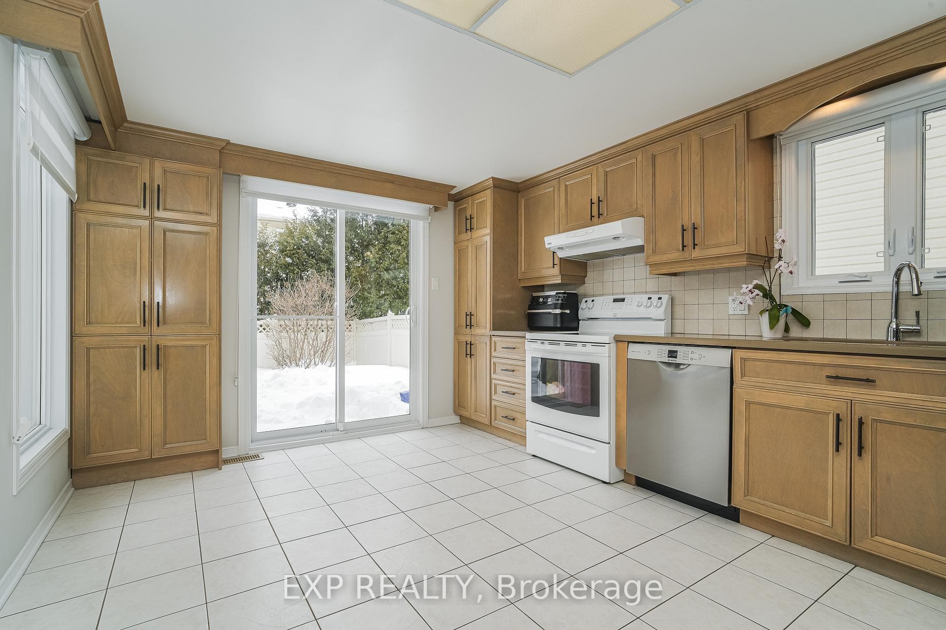 386 Pauline Charron Place photo 7