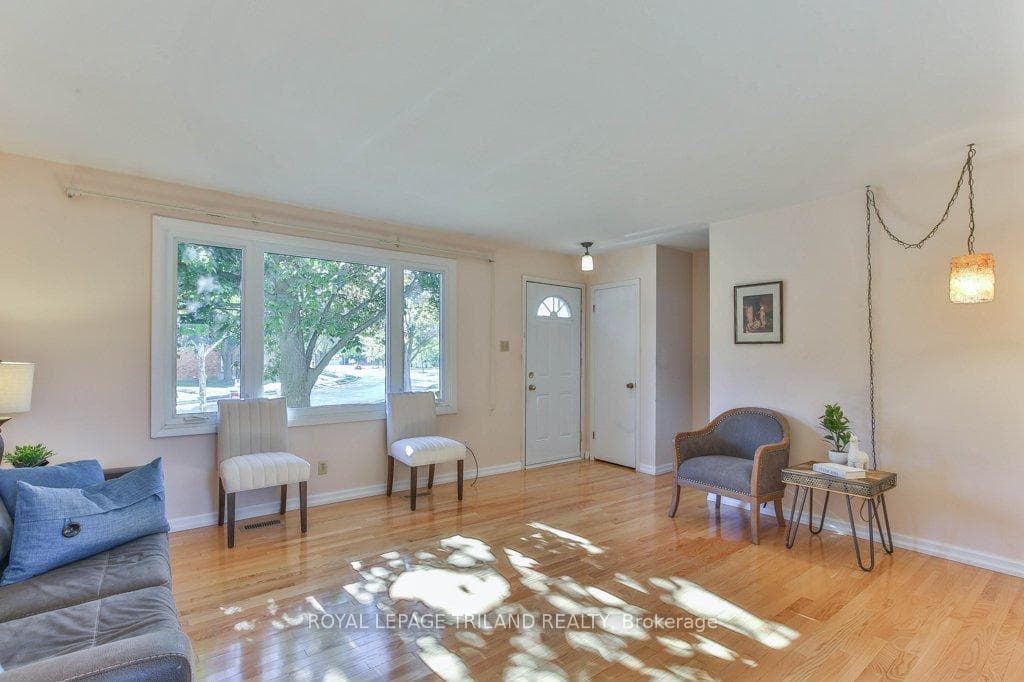 206 ADMIRAL Drive photo 10