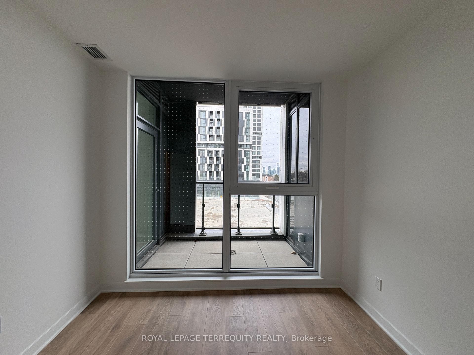 1037 The Queensway N/A Unit 201 photo 15
