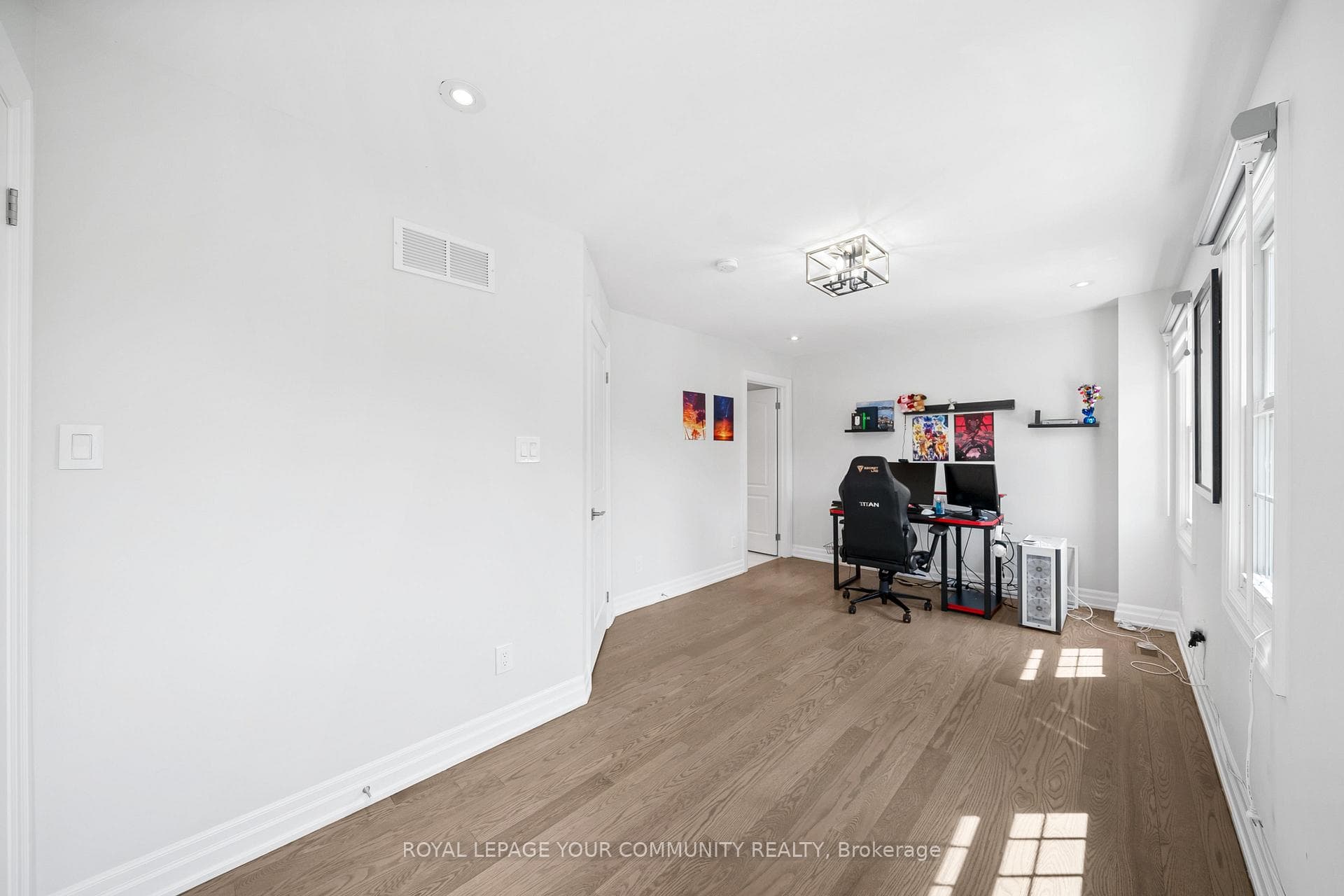 42 Oatlands Crescent photo 25