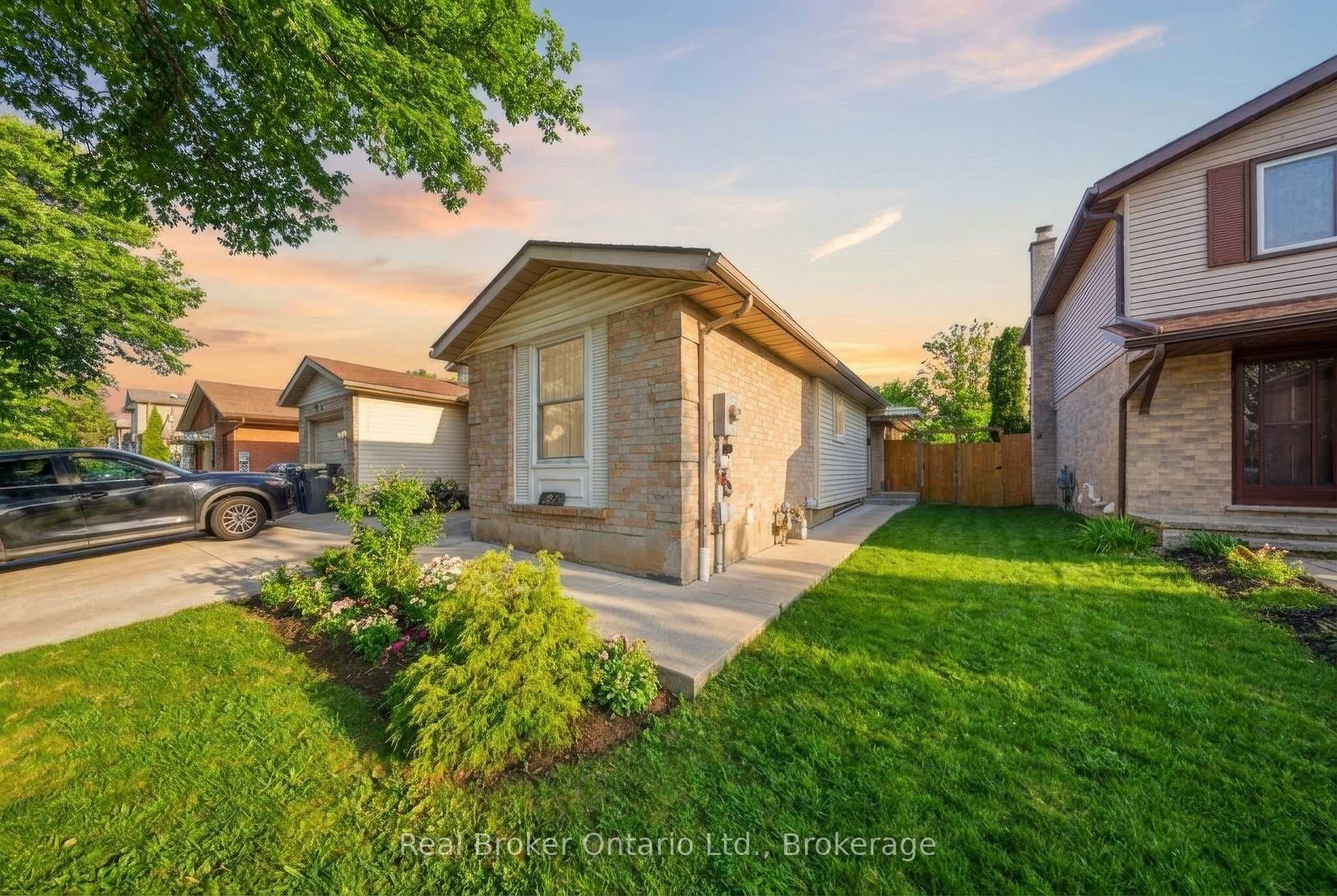 58 Leacock Avenue photo 2