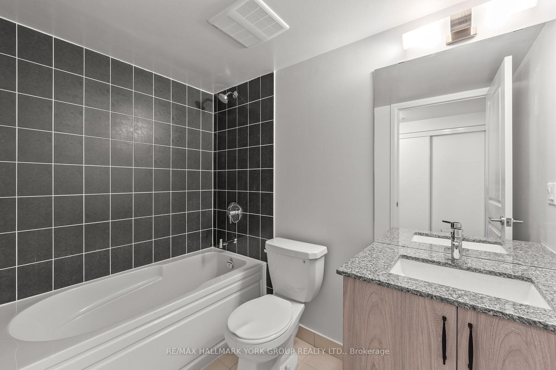 20 Meadowglen Place Unit 903 photo 19