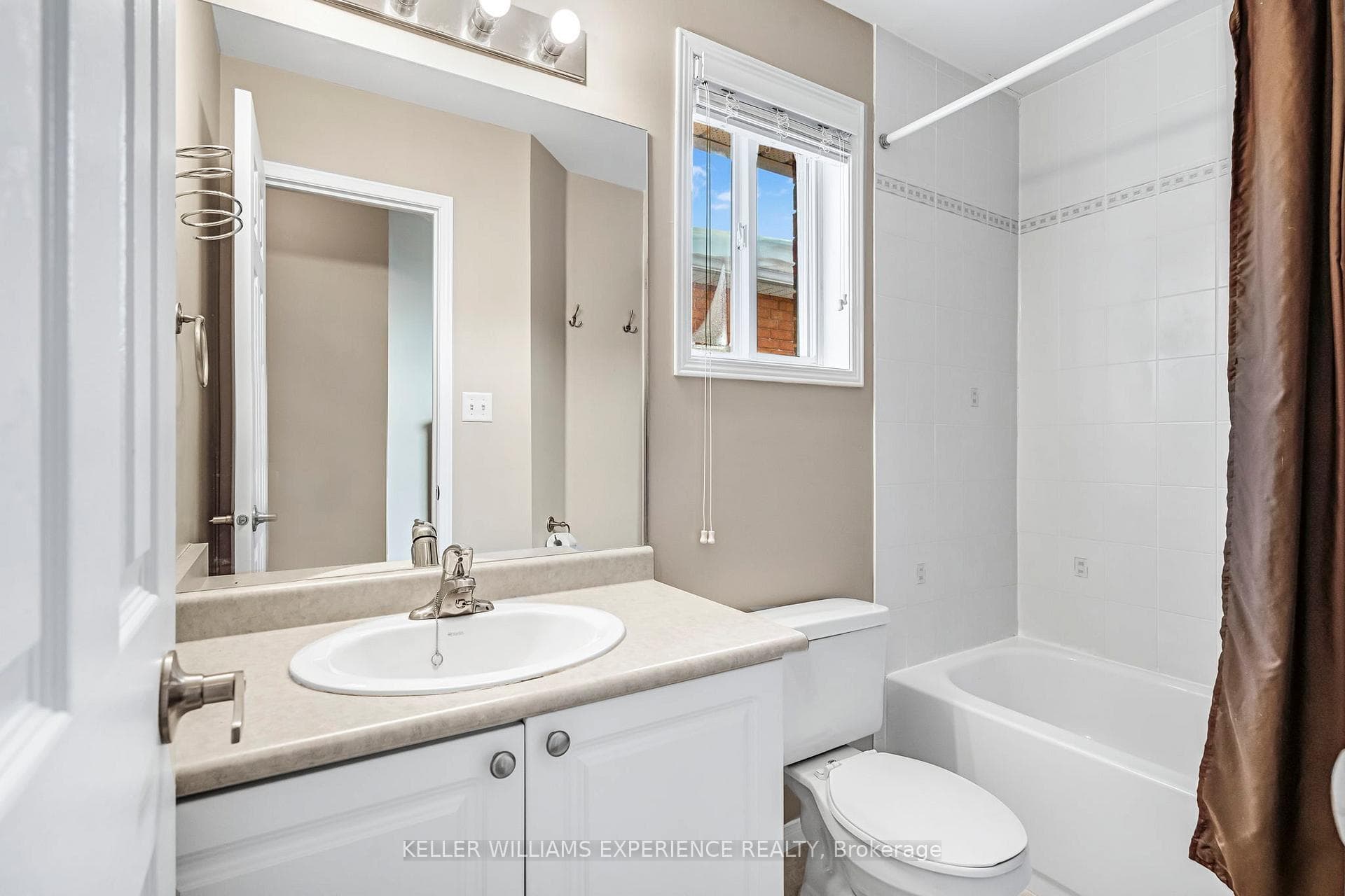 28 Coronation Parkway photo 38