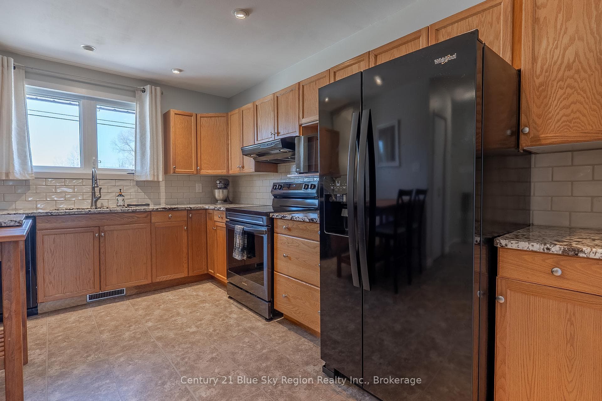 19 Van Horne Crescent photo 9