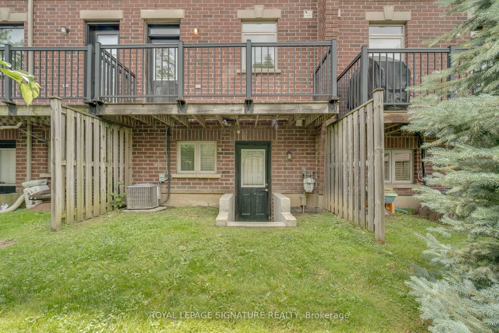 9 Streight Lane photo 36