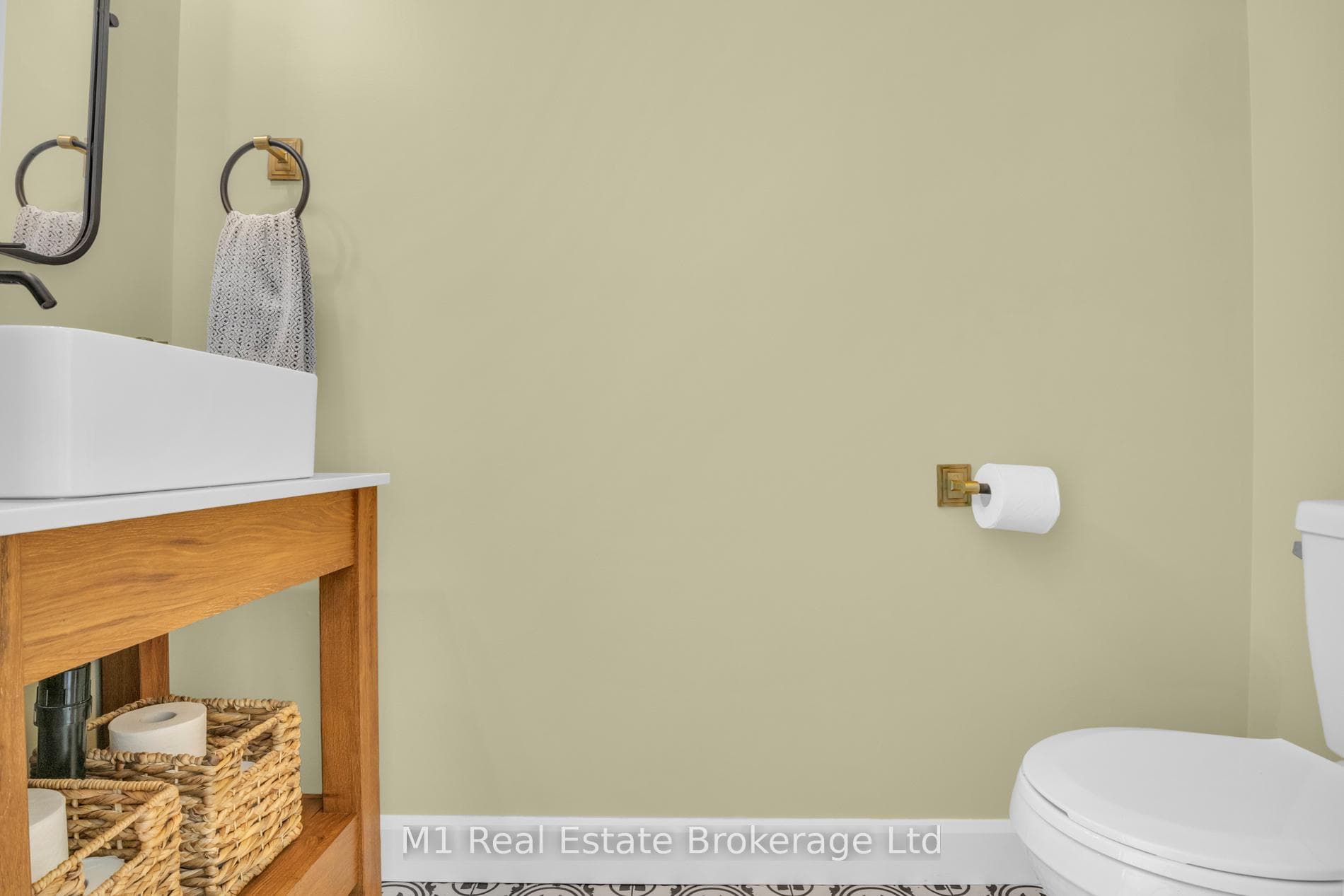 106 Edminston Drive photo 4